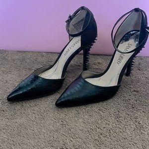 Sam and Libby size 6